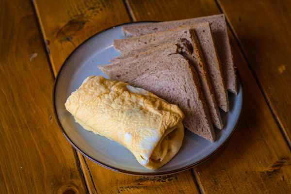 Picture of Omelet with bread